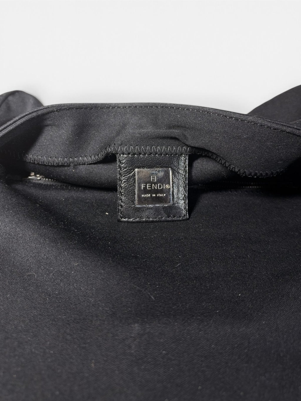 Fendi Baguette en satin noir