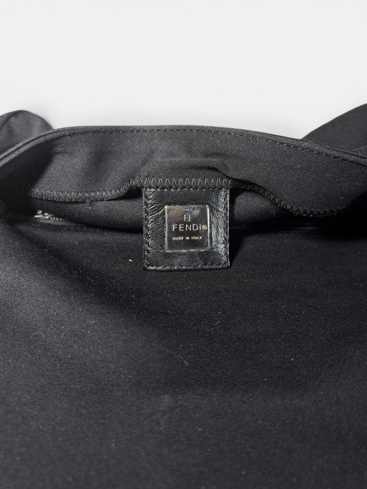 Fendi Baguette en satin noir